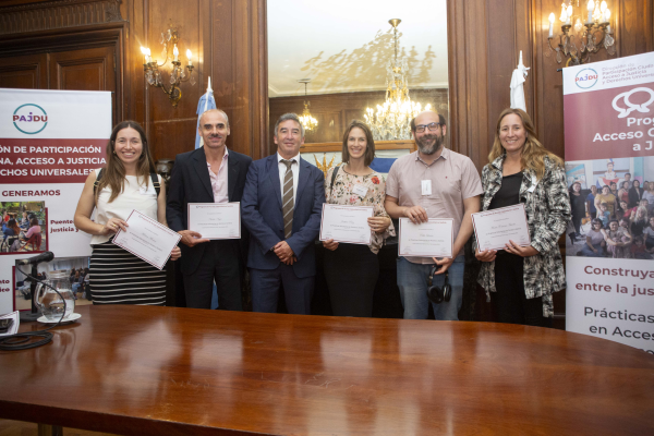 De izq. a dcha.: Josefina Pérez Otero, Nicolás Ernesto Negri, Santiago Otamendi, Malena Moreno Hueyo, Pablo Levinis y María Ximena Acevedo.