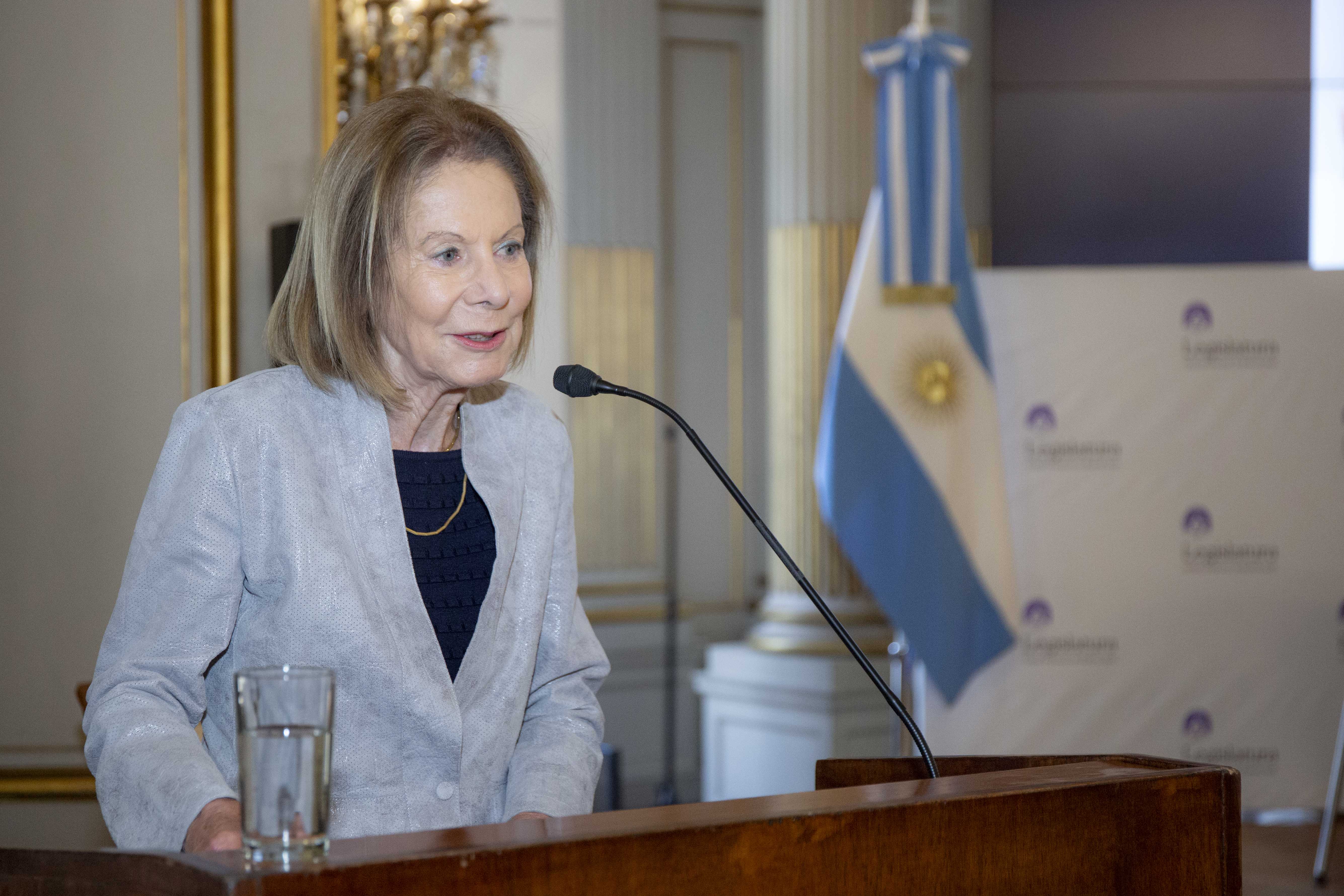 La juez Inés M. Weinberg durante su alocución.