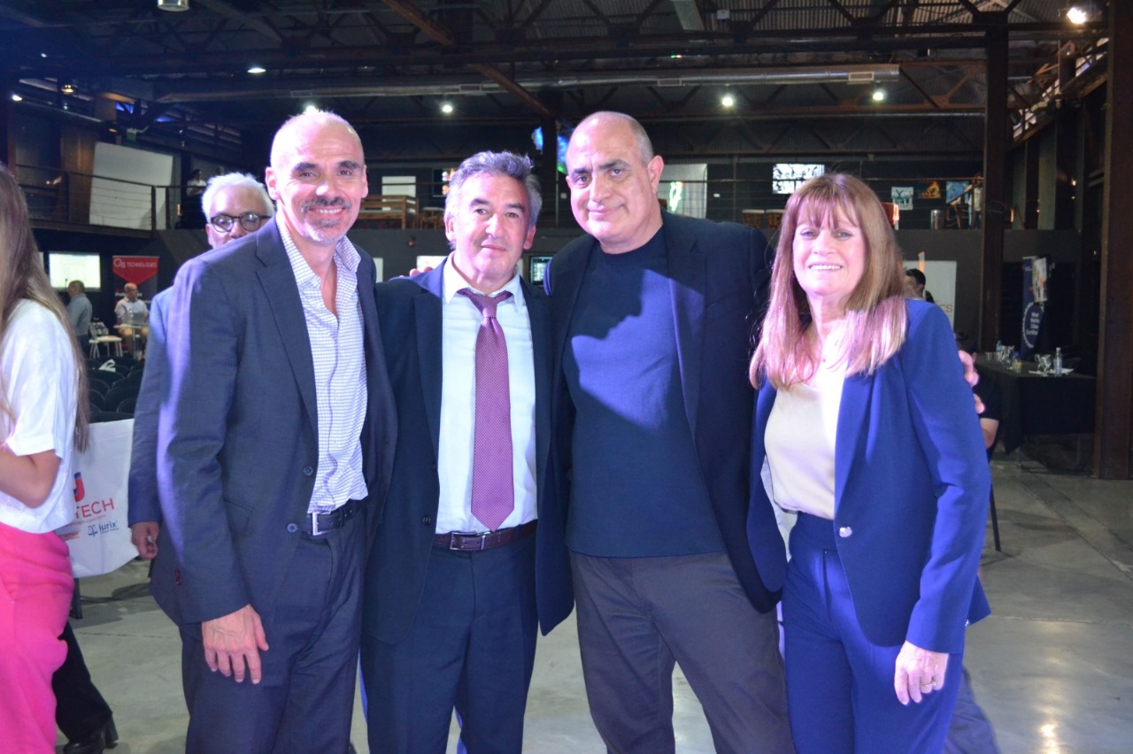 El jurado del concurso, doctores Nicolás Negri, Santiago Otamendi, Mario Adaro; y la Dra. Emilia Valle.