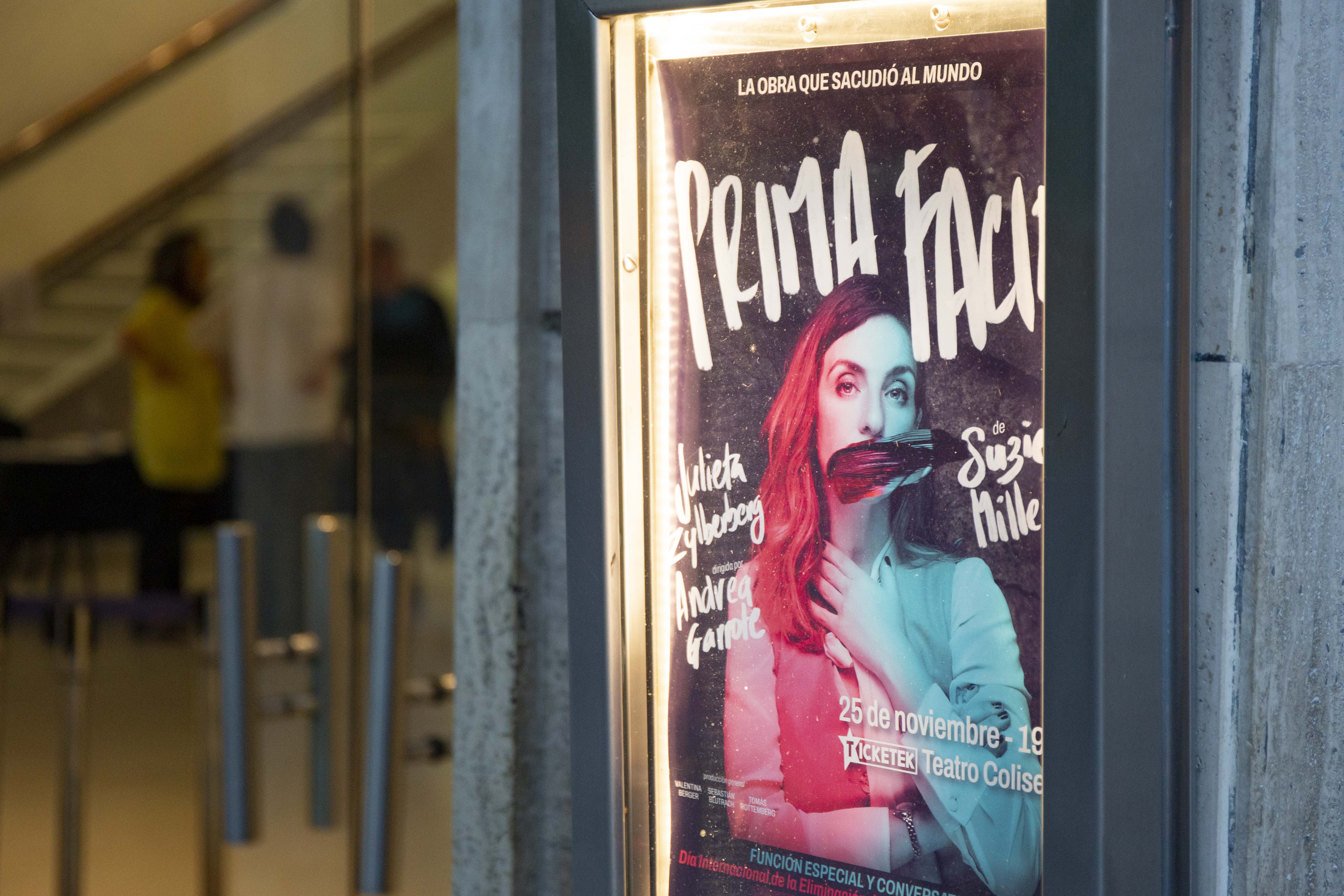 Afiche de "Prima Facie"