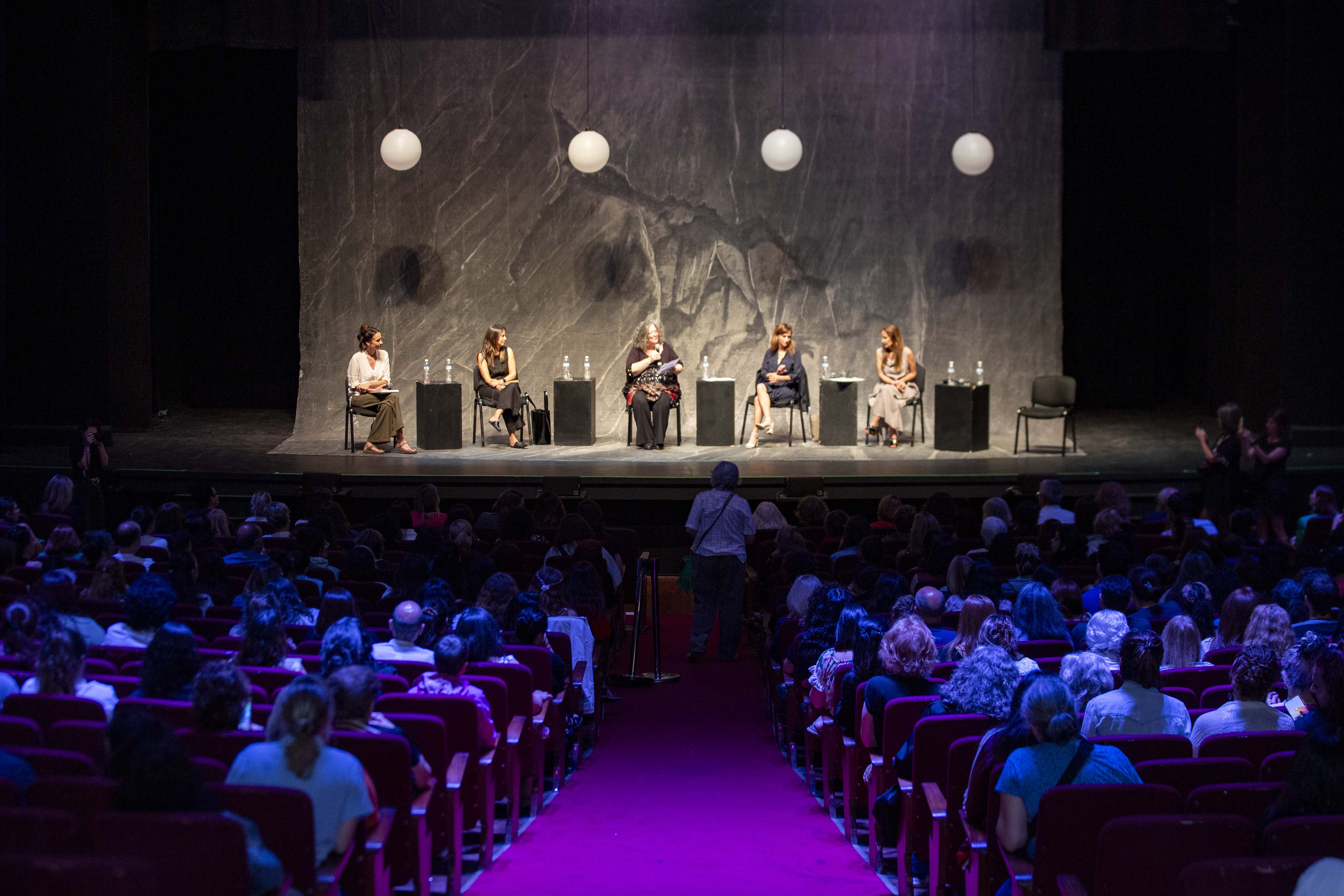 Conversatorio realizado despues de la obra.