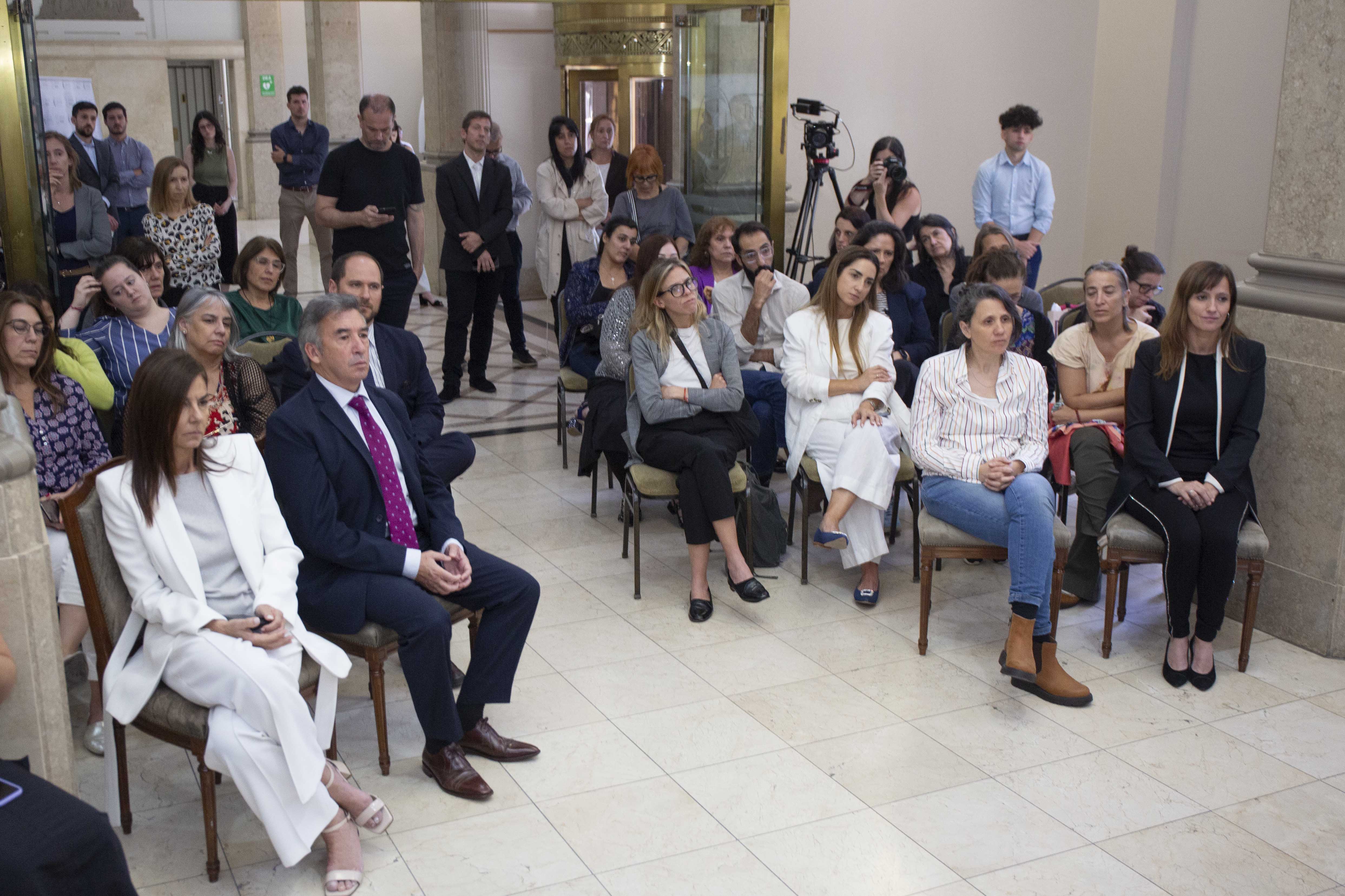 Asistentes a la presentación de la Guía