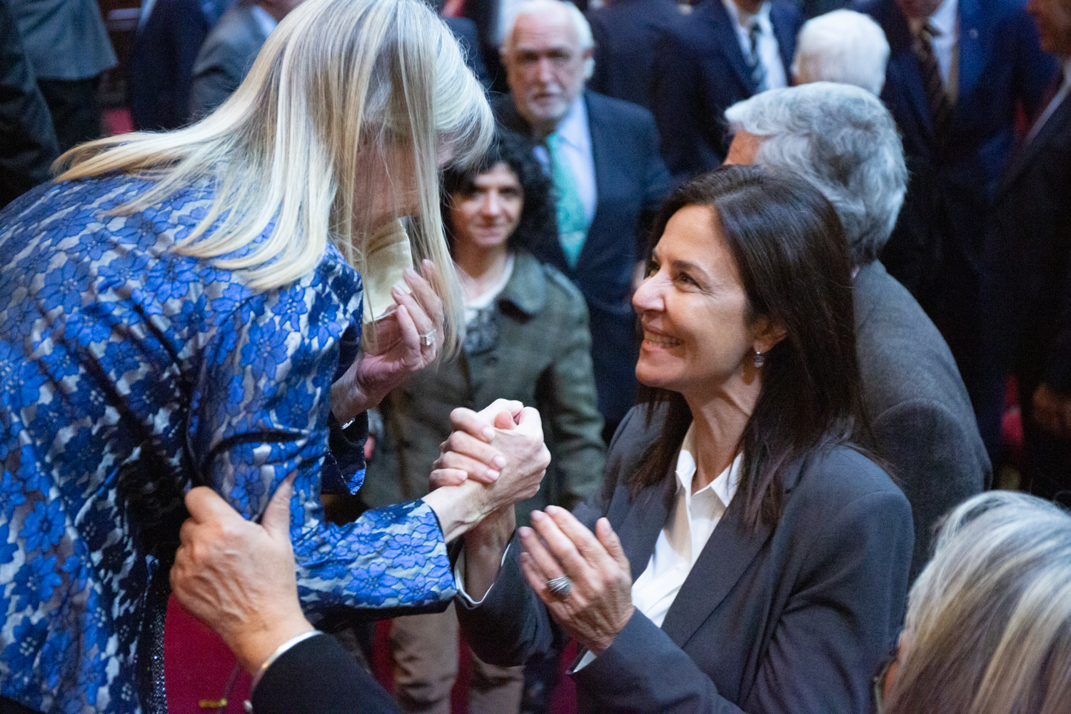 Silvia Nonna saluda a la jueza Marcela De Langhe.