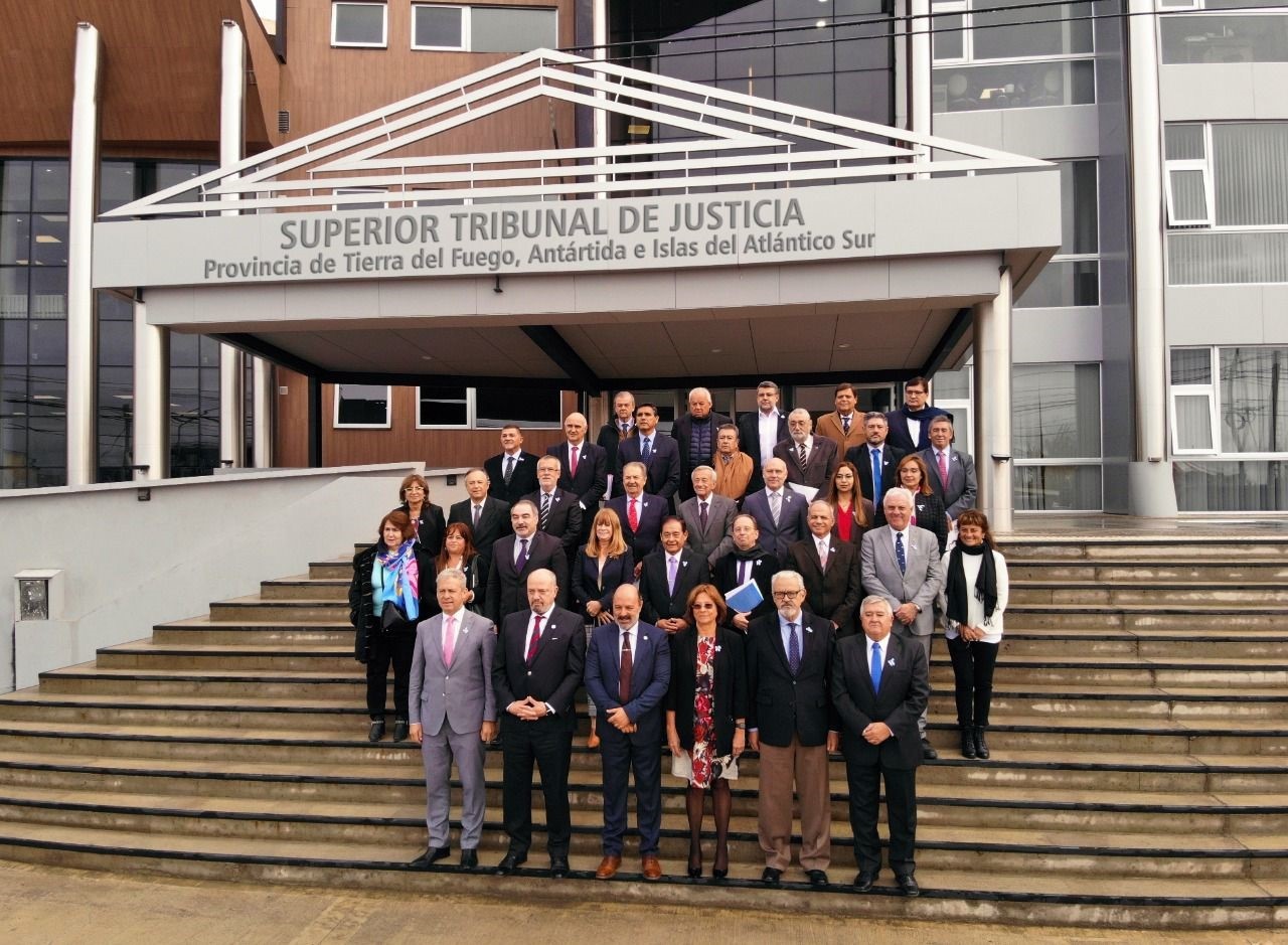 Participantes de la primera reunión de la Comisión Directiva de la Junta Federal de Cortes y Superiores Tribunales de Justicia de las Provincias Argentinas y Ciudad Autónoma de Buenos Aires (JUFEJUS) 2022