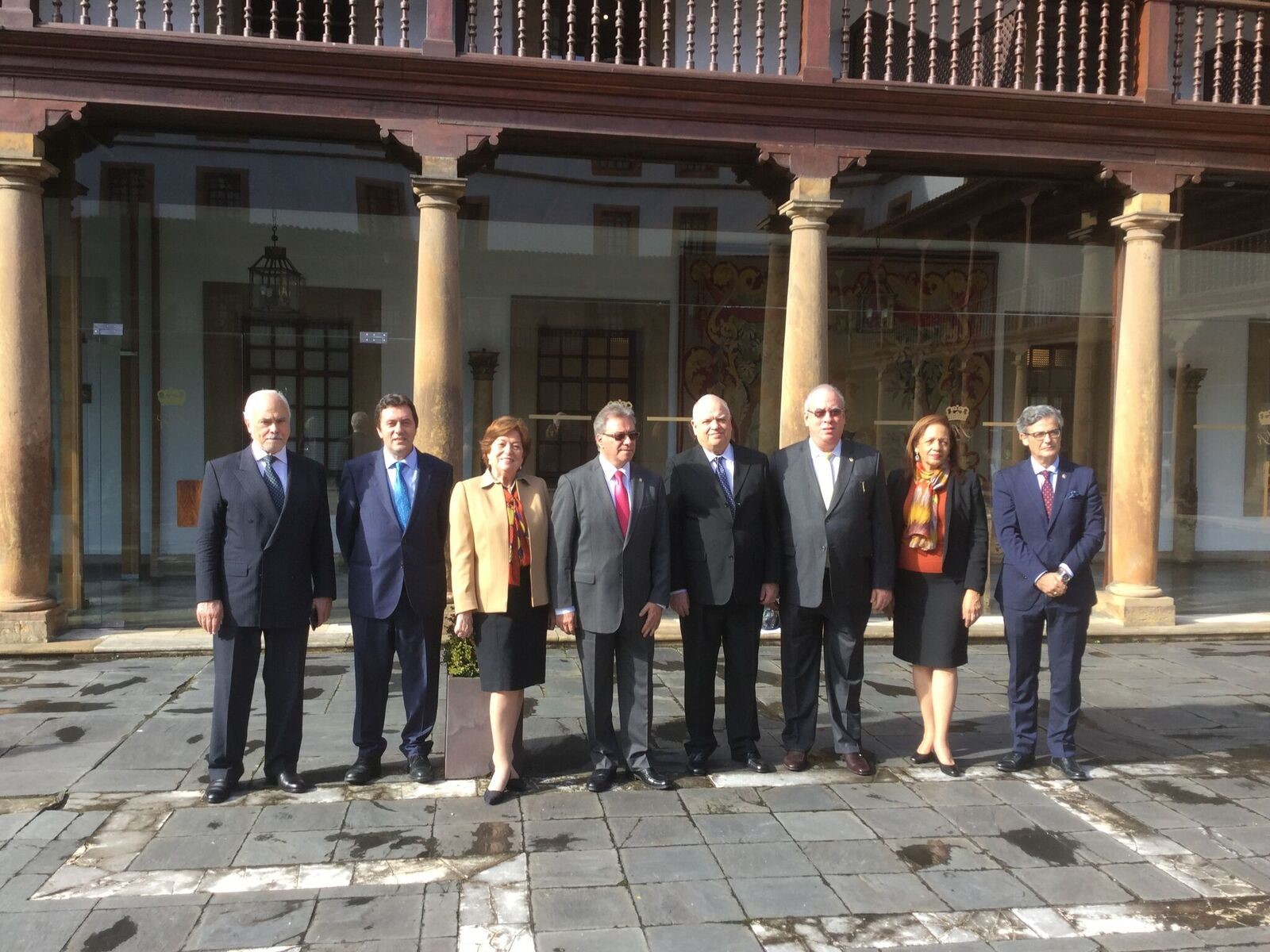 Luis Francisco Lozano (comisionado Rep. Argentina), Davis Ordoñez Solis (comisionado Reino de España), Rosa Maria Maggi (comisionado Rep. de Chile), Fernando Castro Caballero (comisionado Rep. de Colombia), Ricardo Pérez Manrique (comisionado Rep. Oriental del Uruguay), José E. Ayú Prado Canals (delegado por la Rep. de Panamá),  Xiomarah Silva Santos (comisionada Rep. Dominicana), Juan Martínez Moya (vocal del Consejo General del Poder Judicial de España)
