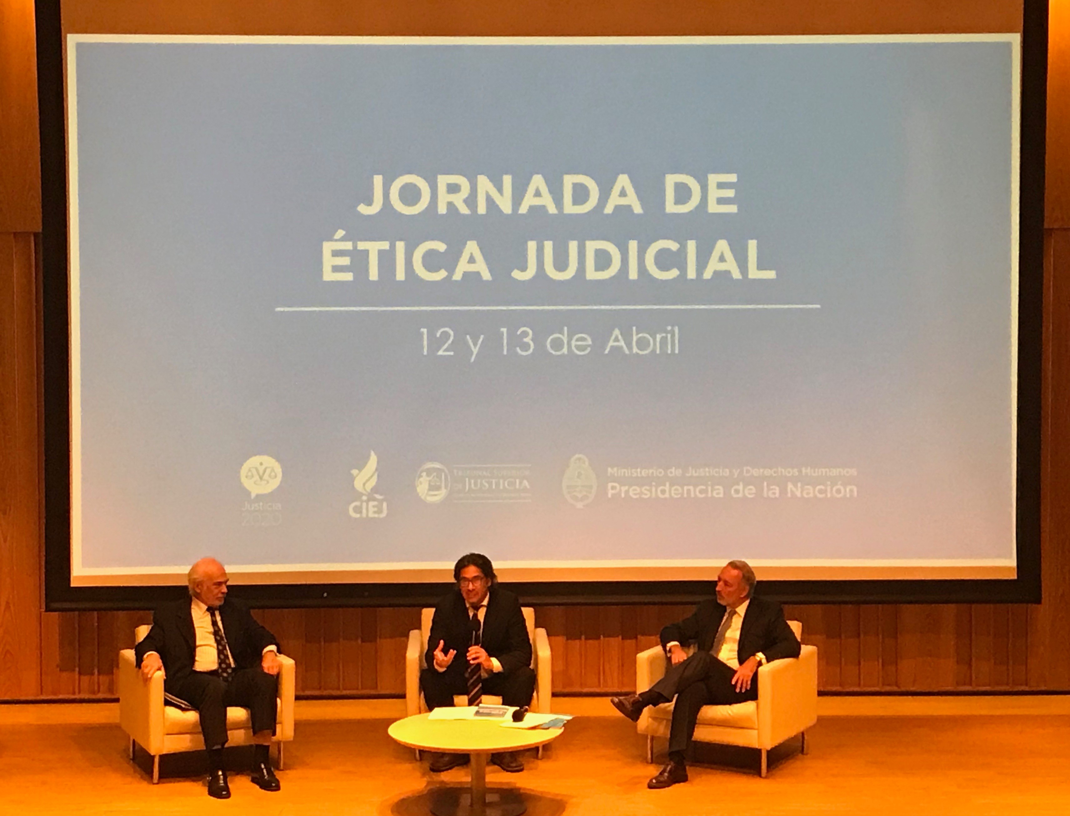 Dres. Luis Francisco Lozano, Germán Garavano y Martín Bohmer en el acto inaugural de las Jornadas.