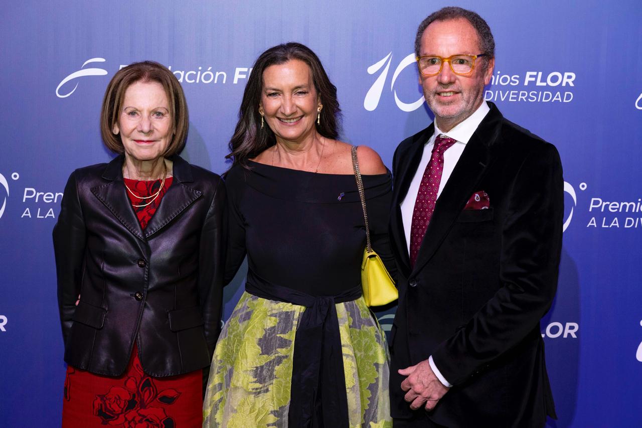 De izq de der: la presidente del TSJ, Inés M. Weinberg; la presidente de la Fundación FLOR, Andrea Grobocopatel, y el senador provincial, Walter Torchio.