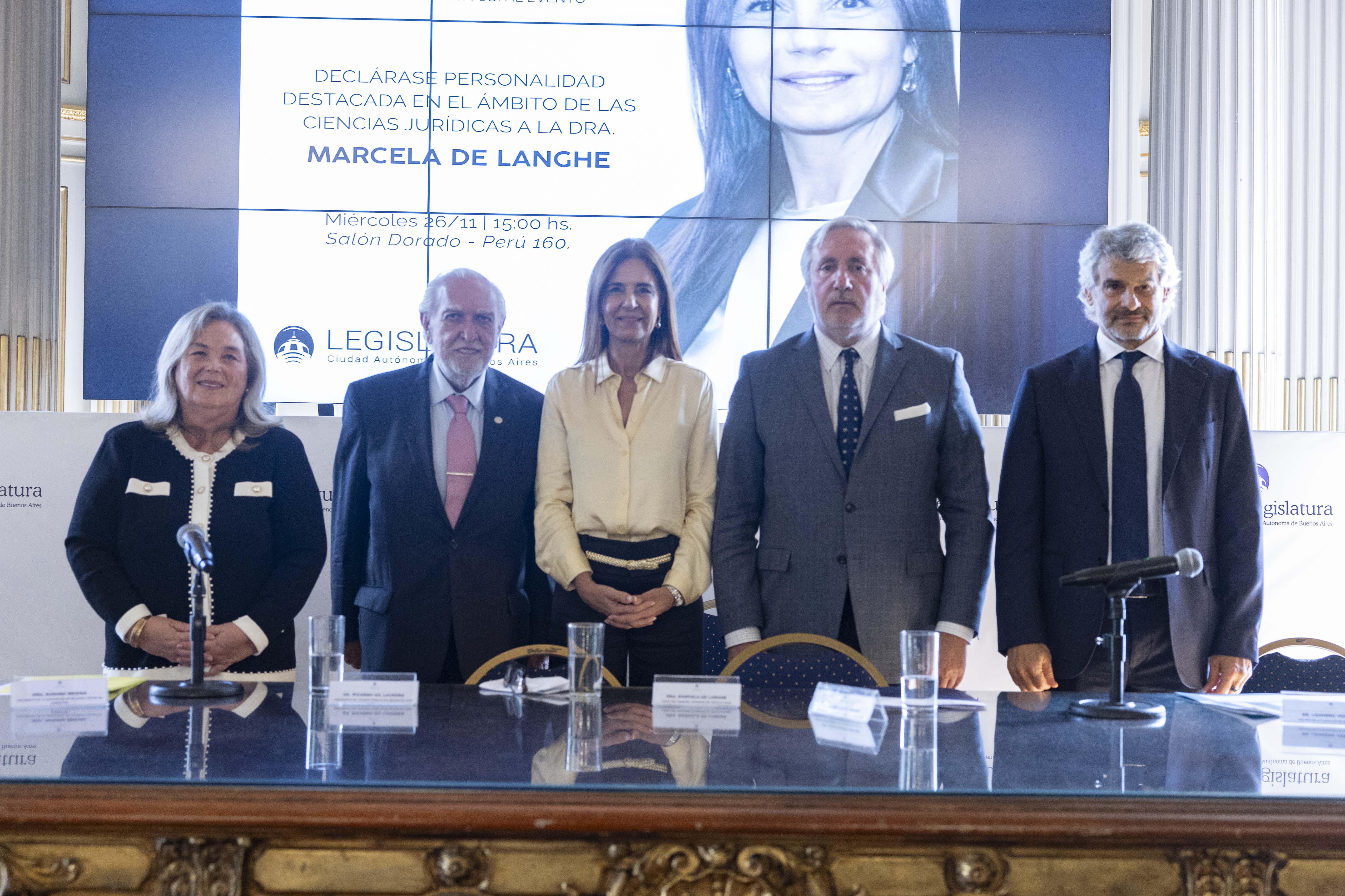 De izq. a der: Susana Medina, presidenta de AMJA; Ricardo Gil Lavedra, presidente del Colegio Público de la Abogacía de la Capital Federal; Marcela De Langhe, jueza del TSJ; Julio Conte Grand, procurador general de la provincia de Buenas Aires y Leandro Vergara, decano de la Facultad de Derecho de la UBA