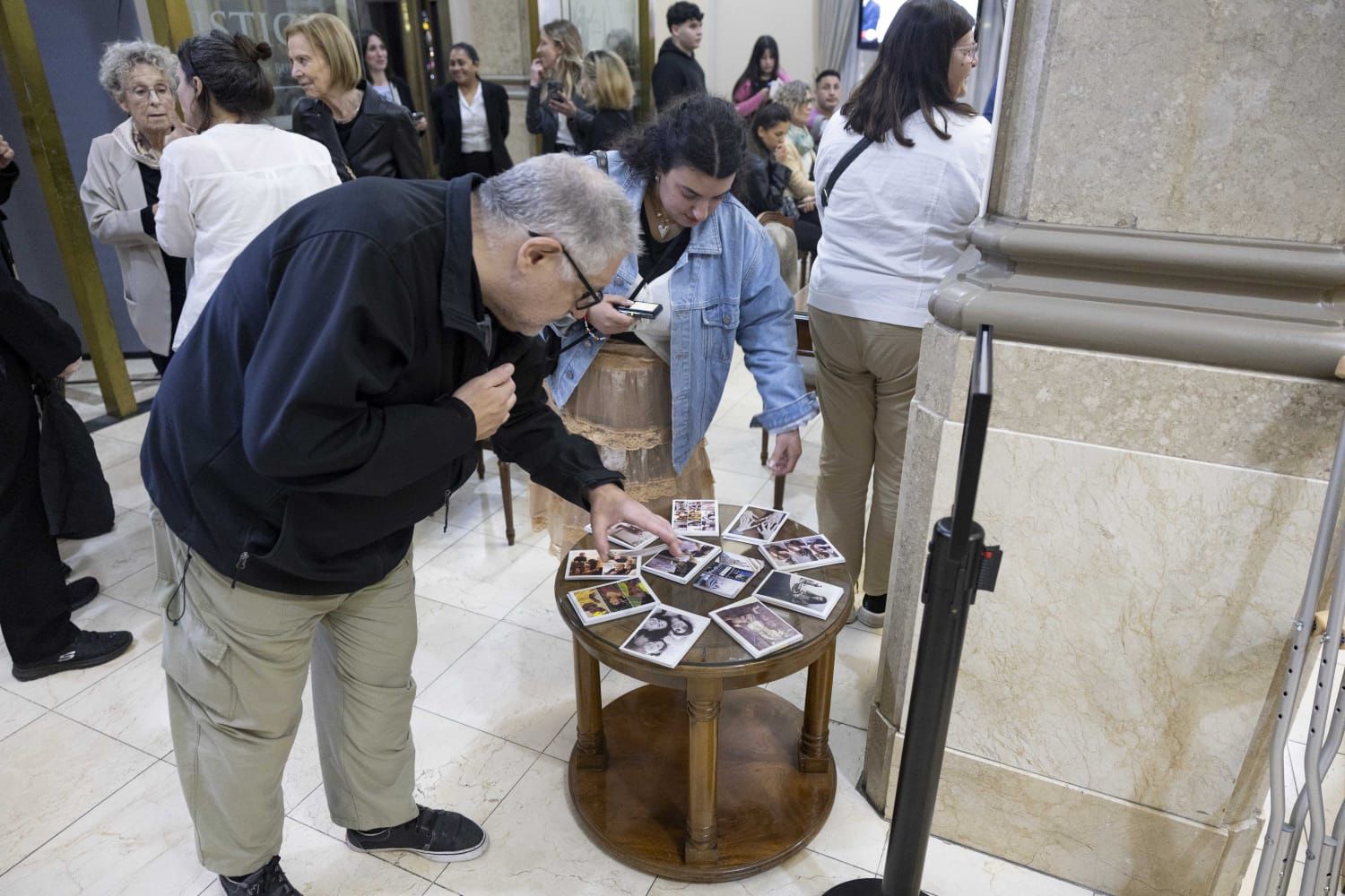 El público visita el Tribunal en su primera participación en la Noche de los Museos.