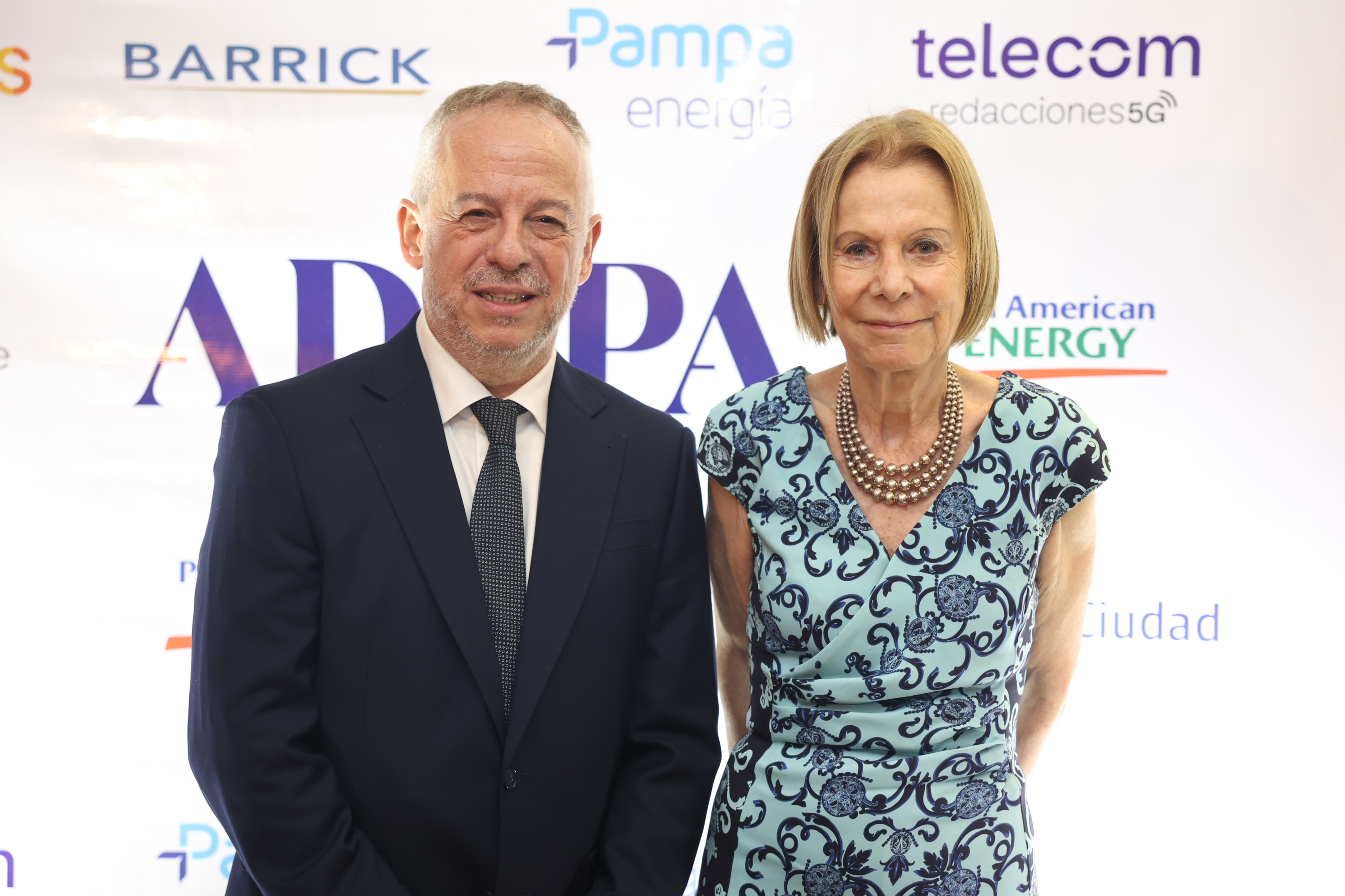 La presidente del TSJ, Inés M. Weinberg junto al presidente de ADEPA, Martín Etchevers.