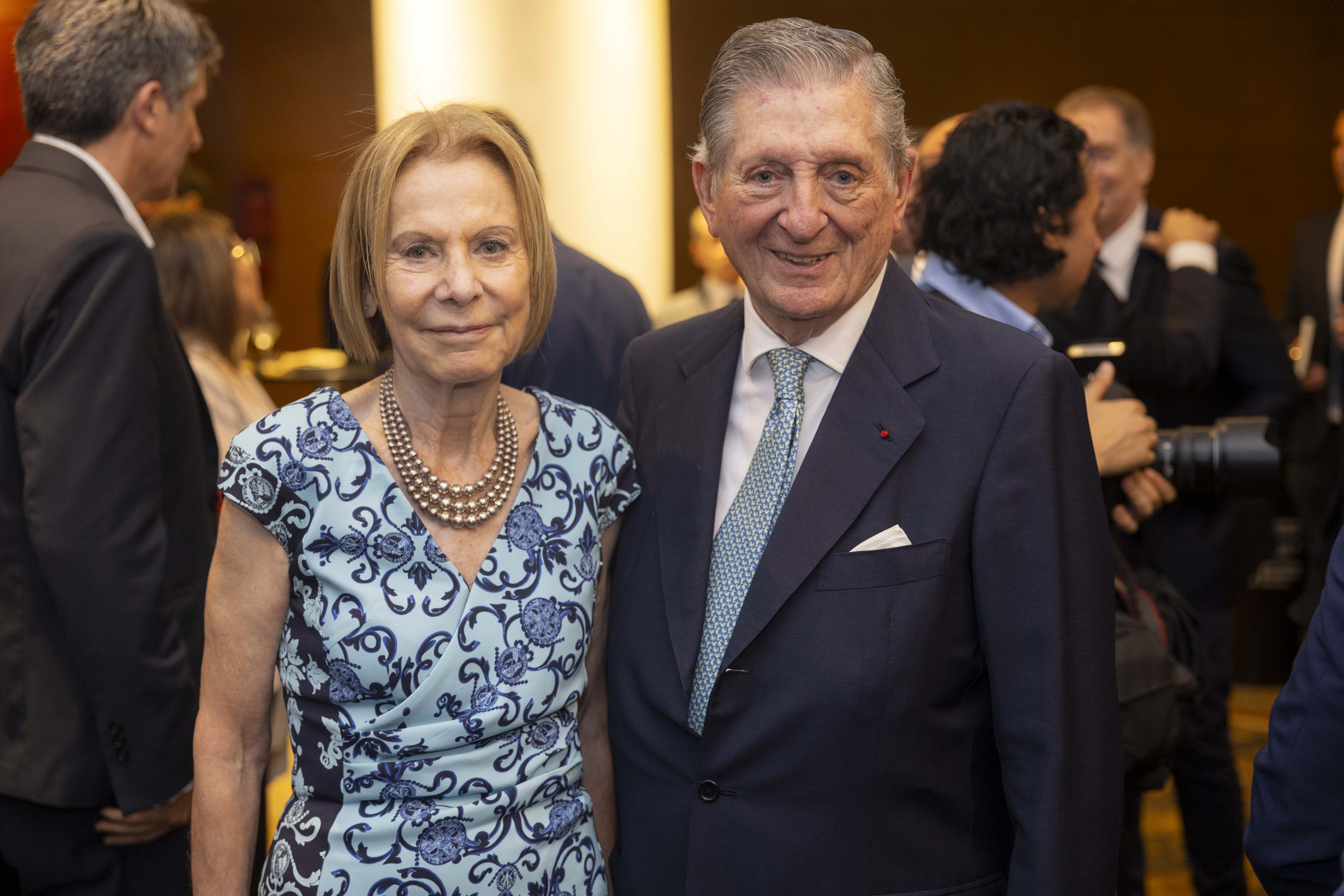 Inés M. Weinberg junto a José Claudio Escribano, Integrante del directorio de SA La Nacion, ex presidente y actual vocal titular de ADEPA.